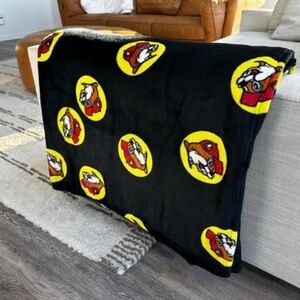 Buc-ee’s Black Fleece Throw Blanket Beaver Logo 50x70 Soft Cozy Oversized